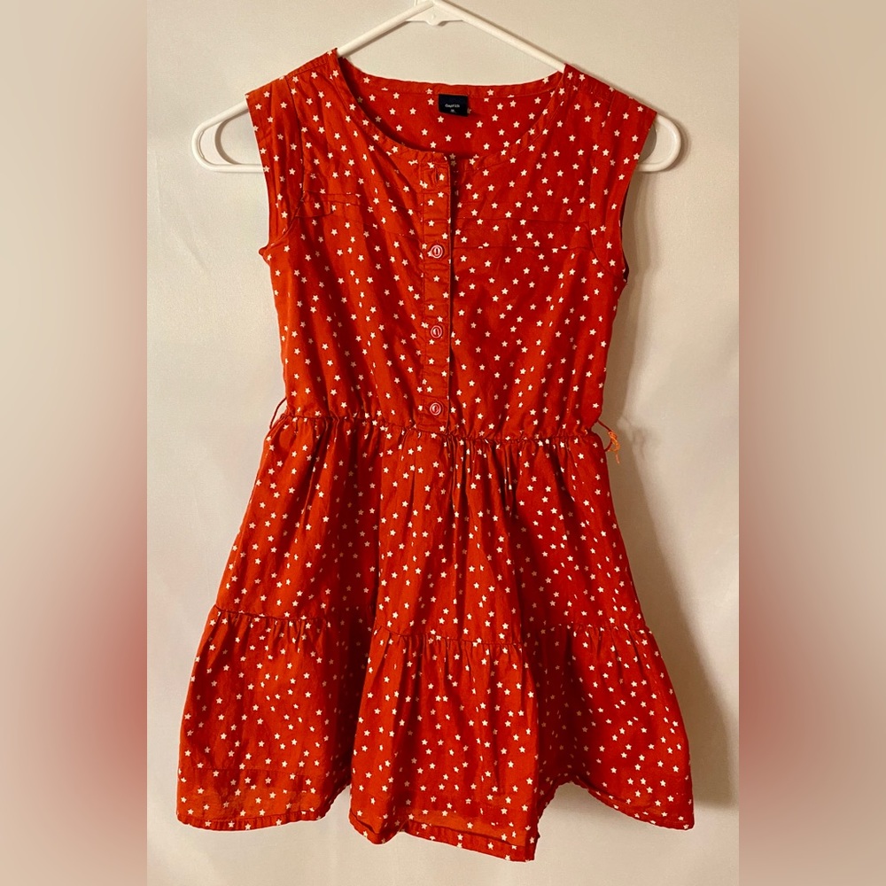 Girls GAP star dress.  100% cotton.  Fully lined.  Adorable on!